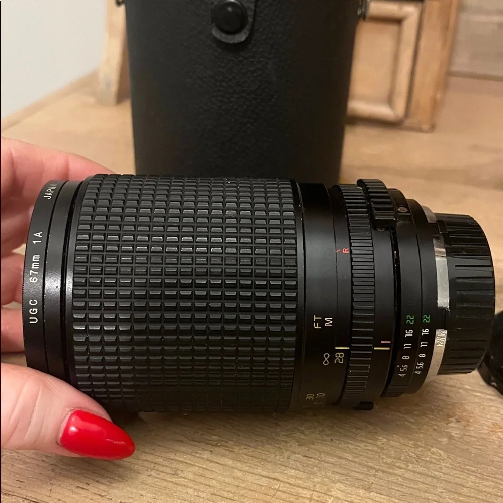 Vintage Tokina AT-X Camera Lens Manual Focus Zoom 28-135mm 1:4-4.6 Case